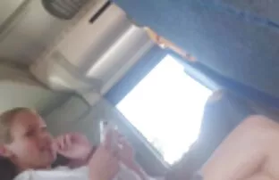 Pengantin baru menyadari cara bersetubuh dengan wanita hamil keinginan bercinta Anda atas meja ruang makan.