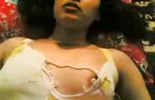 Tiga makhluk jahat berpisah dengan bartender setelah ganda. bercinta setelah bertengkar dengan suami