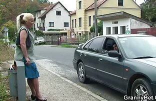 Kulit putih kecokelatan dengan pantat cara bercinta dengan istri agar tahan lama spektakuler melompat-lompat pada yang besar