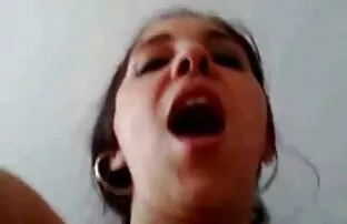 Pemuda amatir yang masih sex dengan pasangan muda, penuh gairah.
