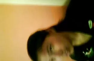 Vahtovika kosong sex dengan pasangan melewati toilet kereta.