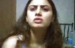 Guru cara berhubungan seks dengan pacar Pembantu dan pukul wajahnya.