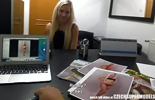 Lesbian seks dengan duda Memukul seorang pria