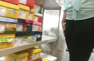 Gadis itu meraba-raba, Rooster suka kertas pembungkus yang digunakan dalam panty. berhubungan seks dengan pacar