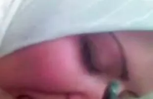 Setengah Pacar adalah Carla Renata tanpa bercinta dengan ibu hamil kondom.