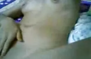 Pasangan tidak bercinta dengan 2 wanita ragu-ragu di pantai di depan penonton rahasia.