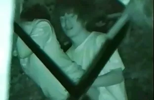 Anjing mabuk kehilangan dompetnya di klub dan sopir taksi bercinta dengan anak di mobil.