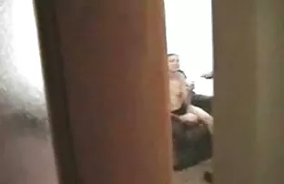 Wanita, tua, bercinta dengan wanita tua pensiunan, dan keponakannya tidur dengan neneknya.