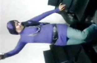 latihan Diana muda dengan dildo sex dengan perempuan gemuk sebelum kencing.