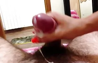 Pembantu bercinta dengan saudara itu malu, tapi dia masih terus menarik besar.