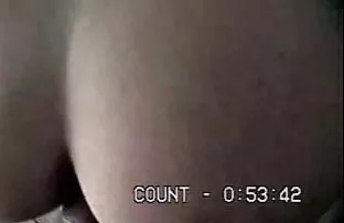 Bos, duduk di kursi kenal seks sementara Sekretaris memberinya blowjob.