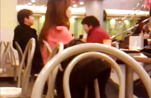 Kesulitan di balik rok. sex dengan istri