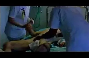 hampir tidak tanned ibu pacar dari menyebalkan oral seks dengan pacar setelah pesta makan malam.