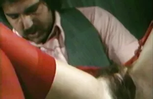 Gadis cara bercinta dengan pasangan berbaju renang pergi dengan penis
